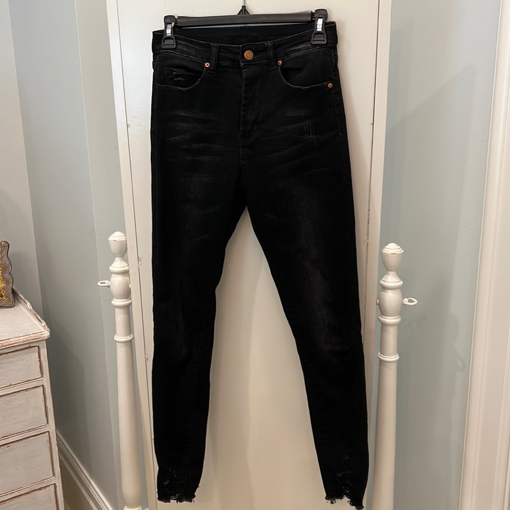 Distressed black skinny jeans